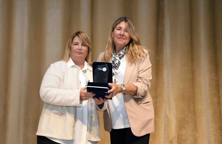 İzmir Amerikan koleji ev sahipliğinde düzenlenen eğitim gününde 72 Üniversite öğrencilerle buluştu