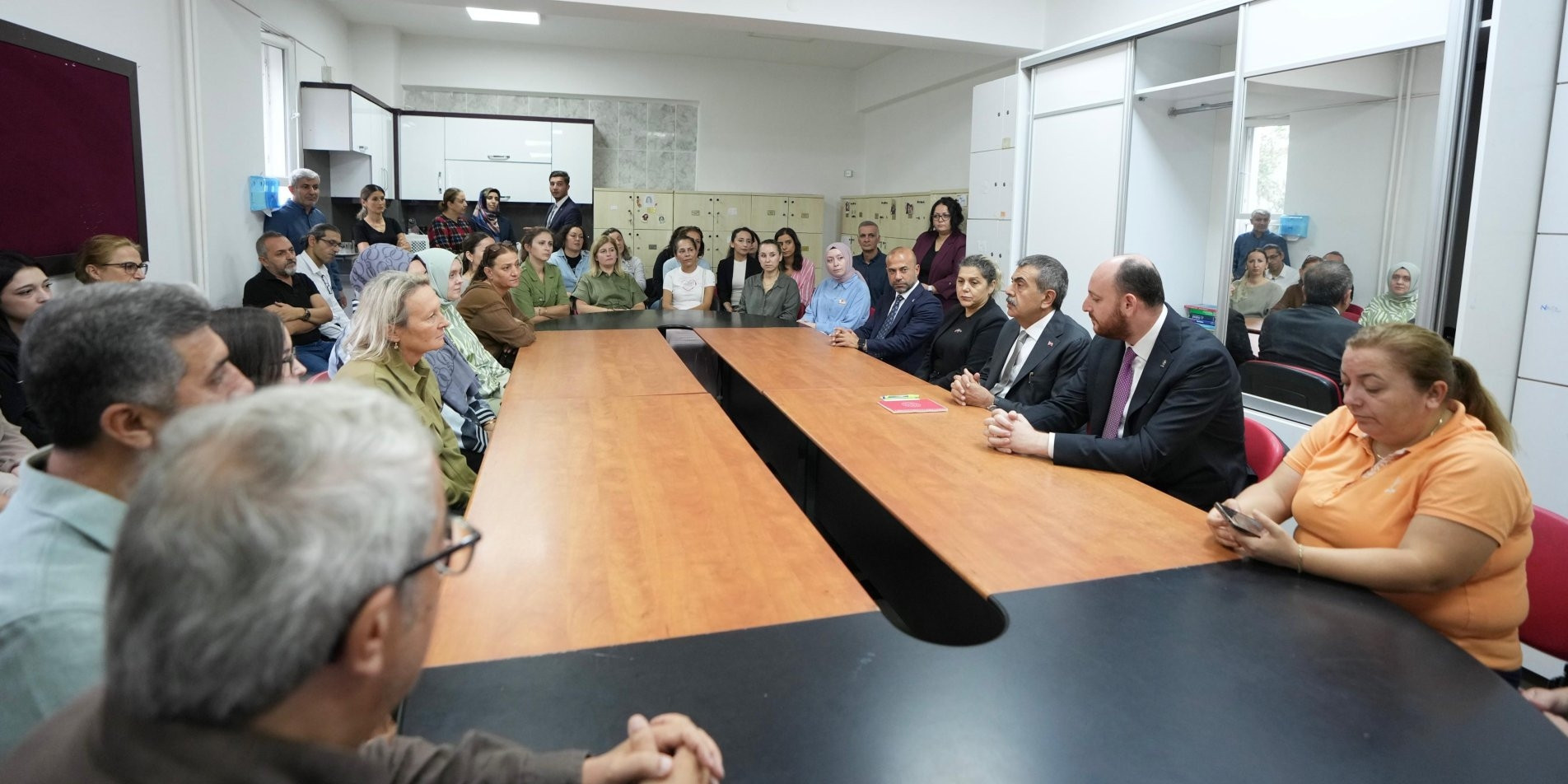 Milli Eğitim bakanı yusuf tekin yalova'da ortaokul ziyareti gerçekleştirdi