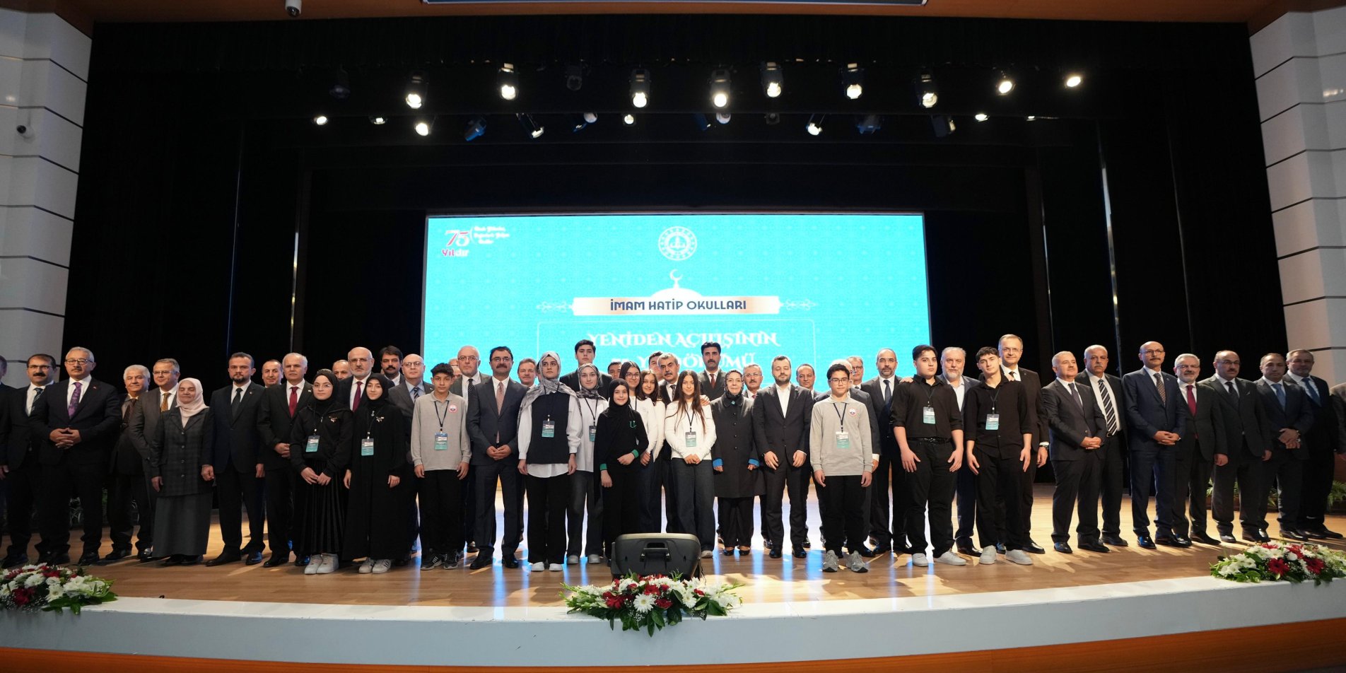 Bakan yusuf tekin imam hatip okullarının yeniden açılışının yetmiş beşinci yıl programına katıldı