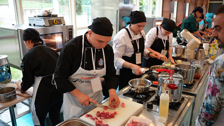Milli Eğitim Bakanlığının Türkiye gastronomi liseleri projesi kapsamındaki ilk adım Erzurum'da atılıyor