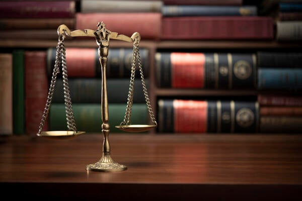 Hofstra Avukatlık Sınavında Fenalaşan Öğrenciyi Koruma Yükümlülüğü Olmadığını Açıkladı