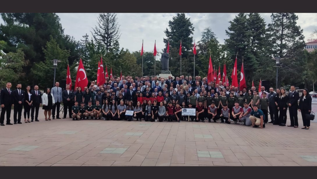 Çorum'da ilköğretim Haftası Kutlamaları atatürk anıtı'na Çelenk sunumuyla başladı