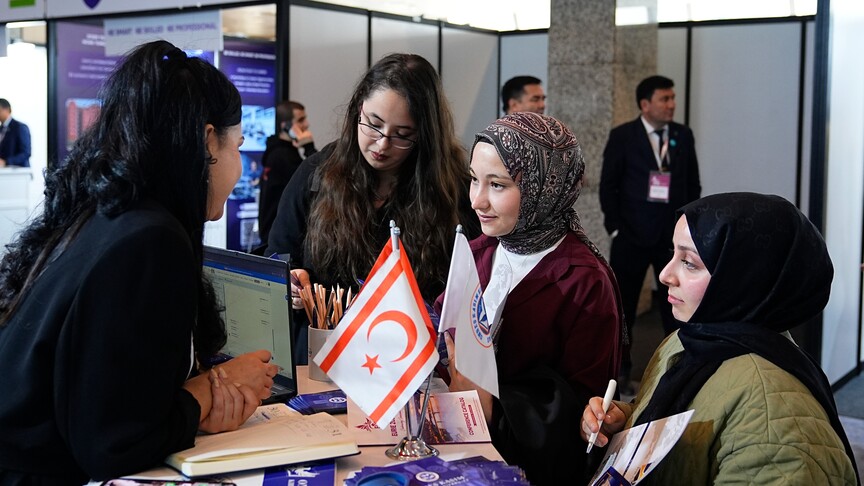 İstanbul'da düzenlenen avrasya Yükseköğretim Zirvesi dünya genelinden çok sayıda akademisyeni buluşturdu