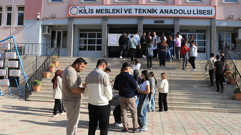ÖSYM tarafından düzenlenen 2026 KPSS Ortaöğretim sınavı yurt genelinde başladı