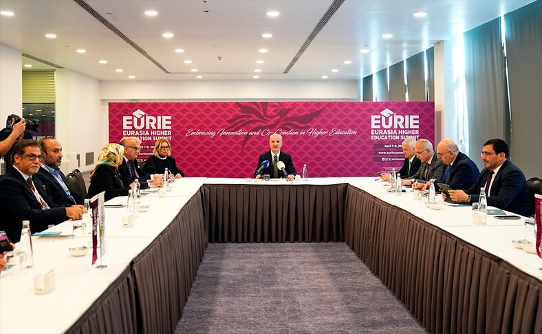 YÖK başkanı prof. dr. erol özvar İstanbul'da pakistan heyetiyle görüşme yaptı