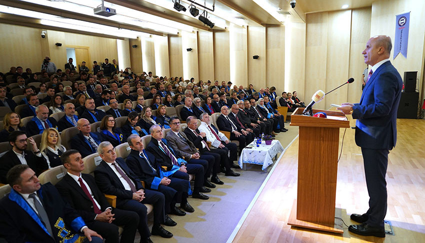YÖK başkanı erol özvar üniversitelerde lisans müfredatlarının sadeleştirilmesini resmi olarak talep etti